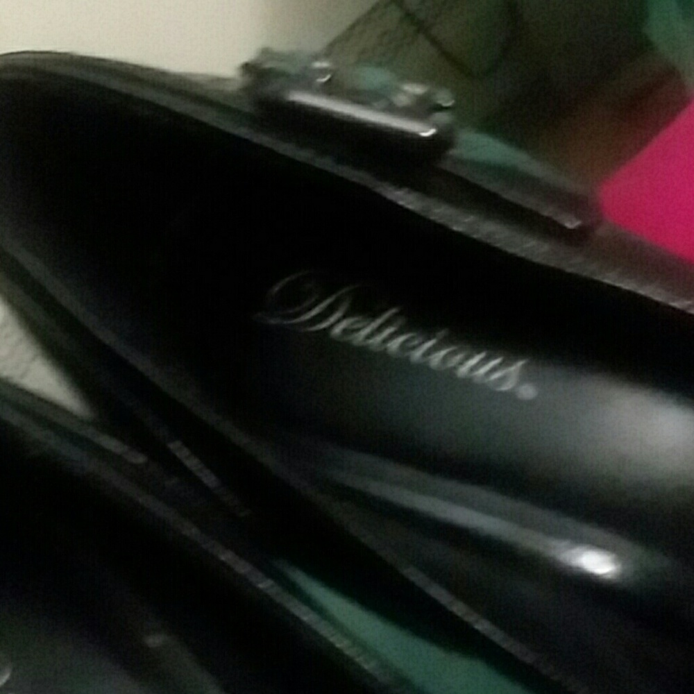 Heels - Picture 3 of 3